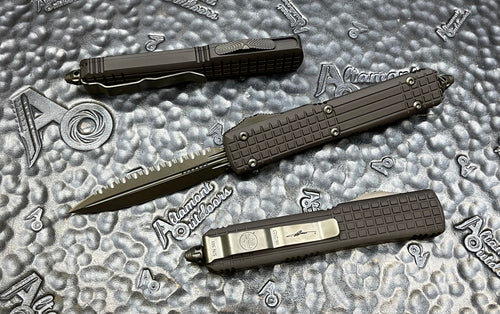 Microtech Ultratech Delta DLC Double Edge Full Serrated, Frag Handle Signature Series 122-3UT-DSH