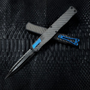 🆕 Heretic Knives Cleric II - Black ANO Chassis w/ Carbon Fiber inlay, Carbon Fiber Top Cover, DLC Double Edge FULL SERRATED Magnacut blade, Blue Ti Button and Blue Ti Clip  H020-6C-CF/BLU