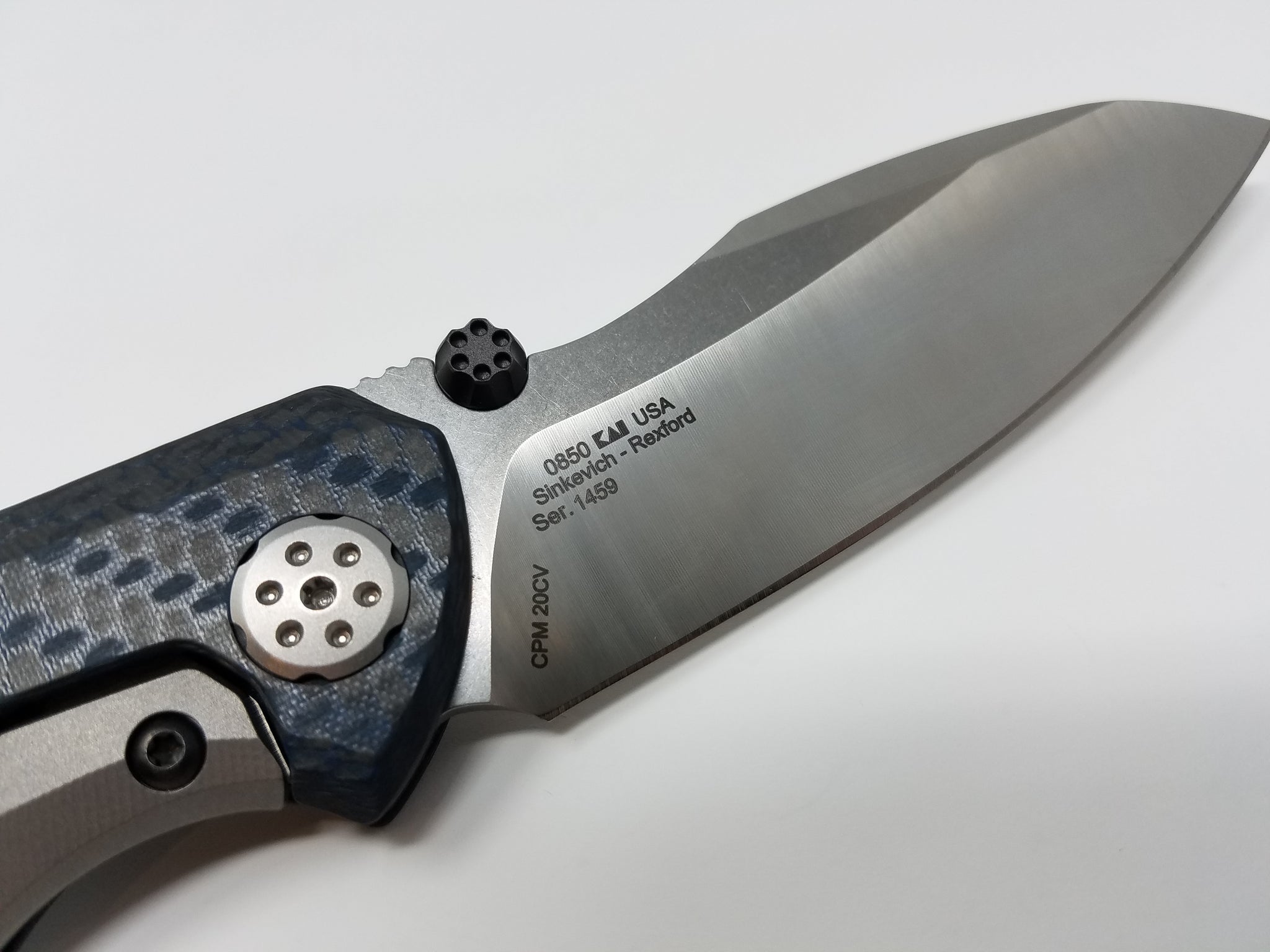 Benchmark Wildwind Linerlock Carbon Fiber Pocketknife – Carbon