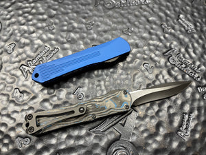 Heretic Knives Manticore S DLC Recurve, Blue Camo Carbon Backcover Black Hardware H025-6A-BLU/CF