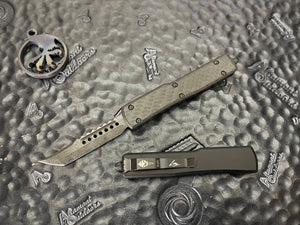 Microtech UTX-70 Hellhound Damascus Carbon Fiber Top 419-16CFS