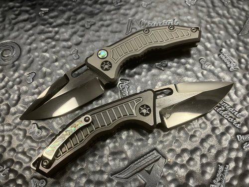 Heretic Knives Custom Medusa Auto Tanto DLC Titanium w/ Frag Pattern Hand  Ground Stealth Polish Elmax Abalone Inlaid Clip DLC Hardware DLC Inlaid  Abalone Inlaid Button (Pre-Owned)