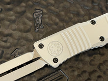 Microtech Combat Troodon D/E White Standard Deep Engraved Stormtrooper 142-1STD